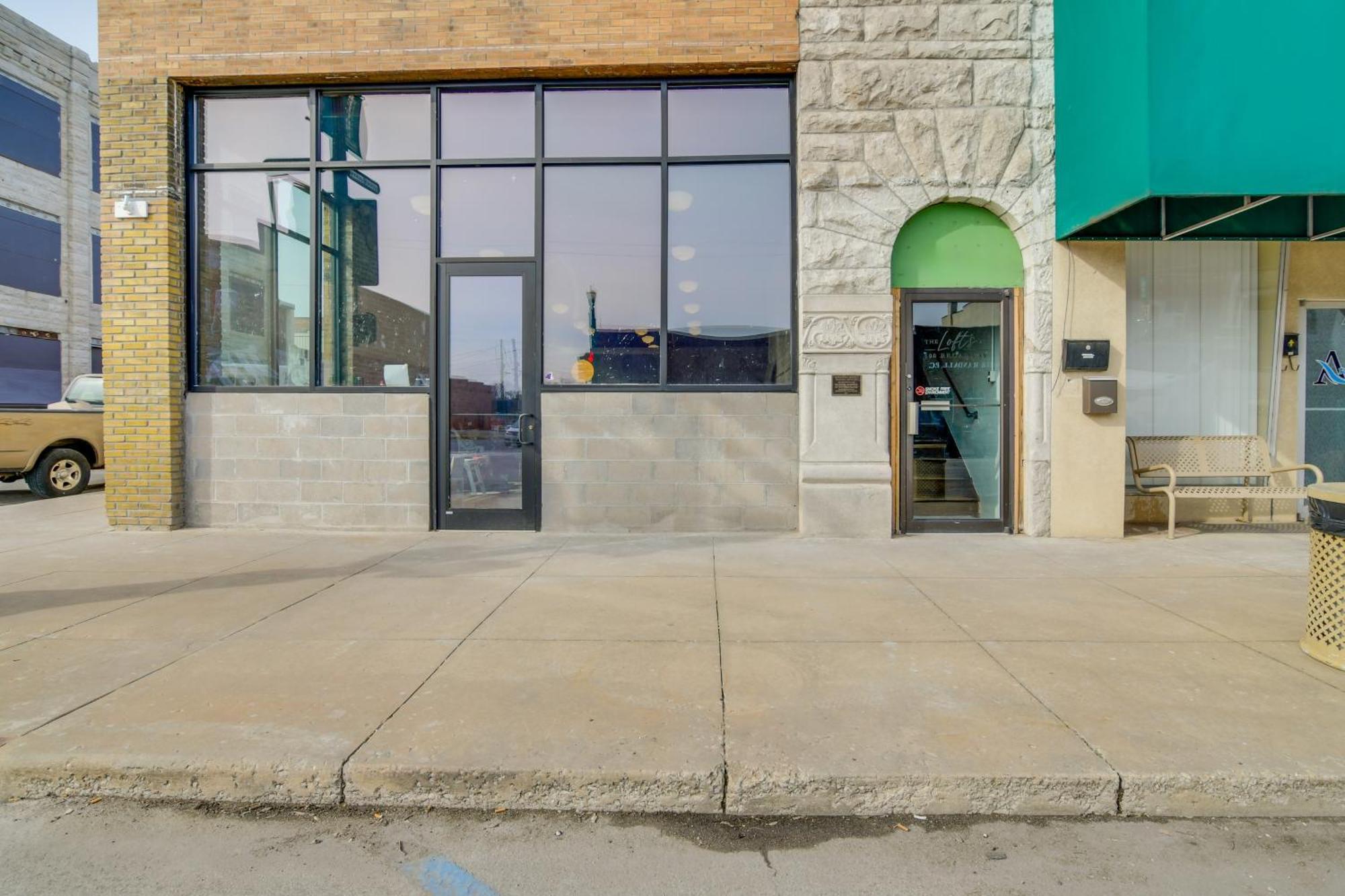Dtwn Loft In The Heart Of Monett Pets Welcome! Buitenkant foto