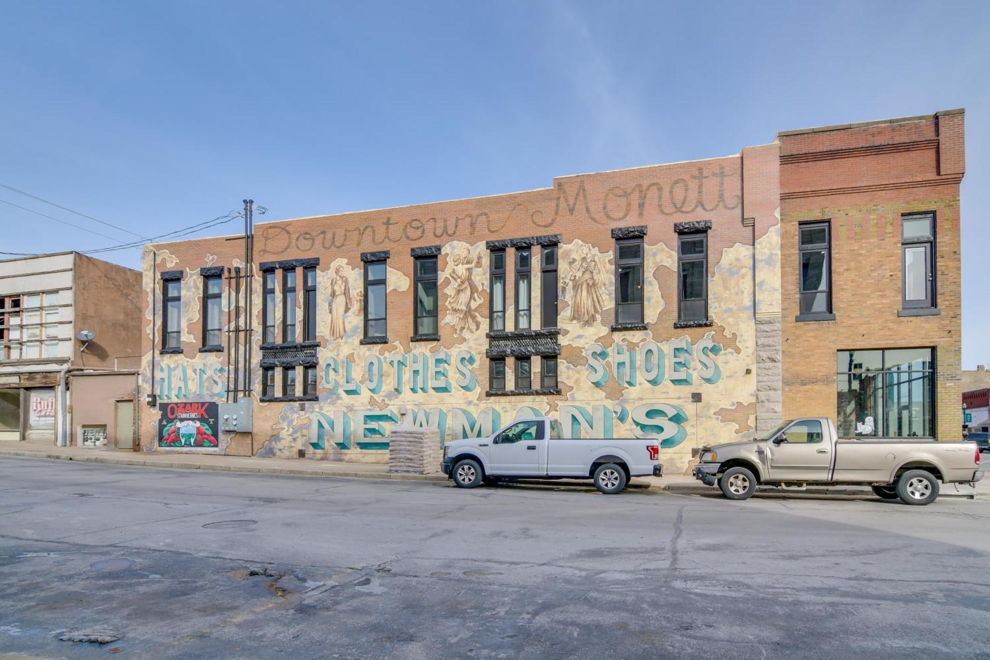 Dtwn Loft In The Heart Of Monett Pets Welcome! Buitenkant foto