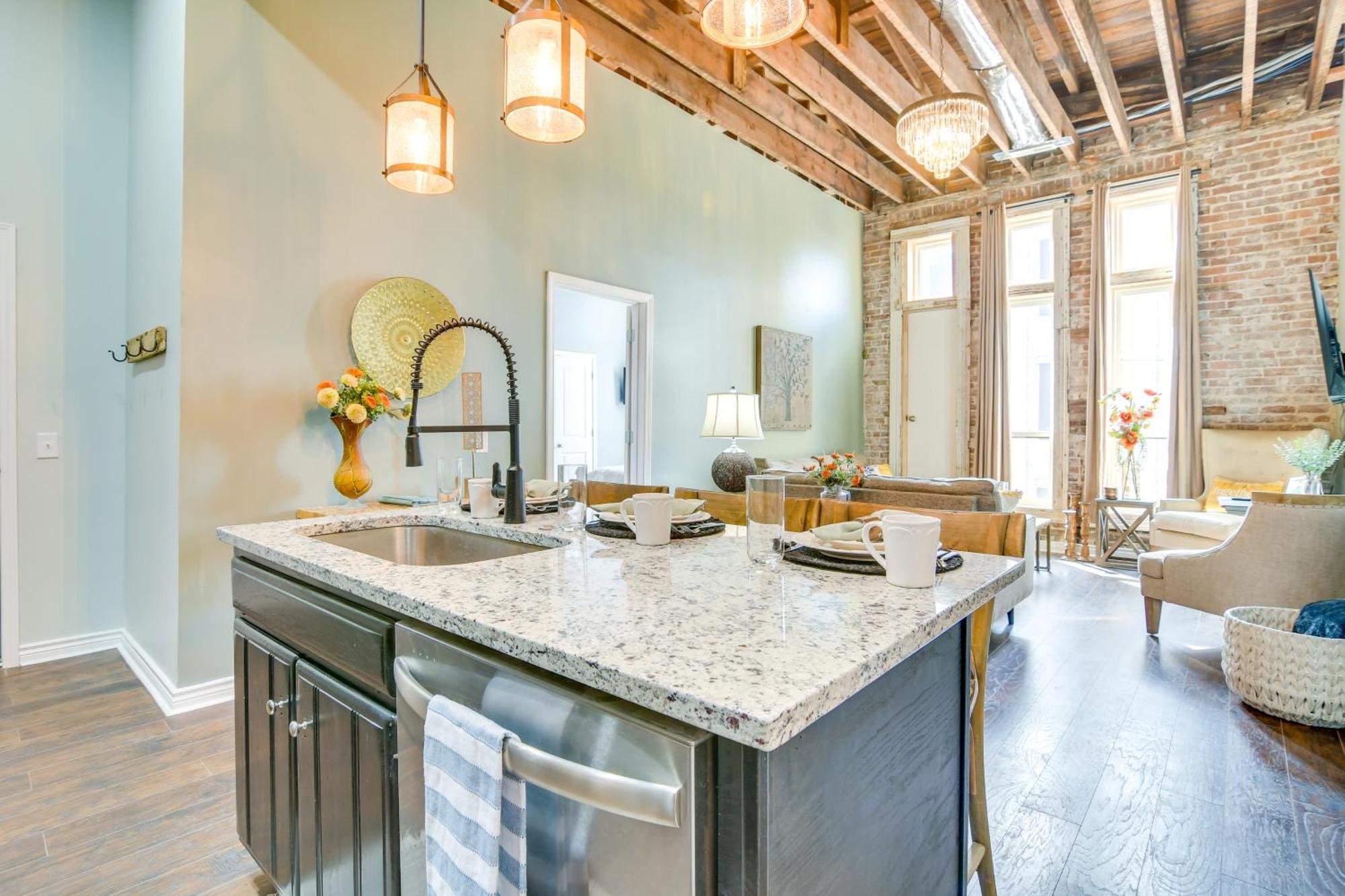 Dtwn Loft In The Heart Of Monett Pets Welcome! Buitenkant foto