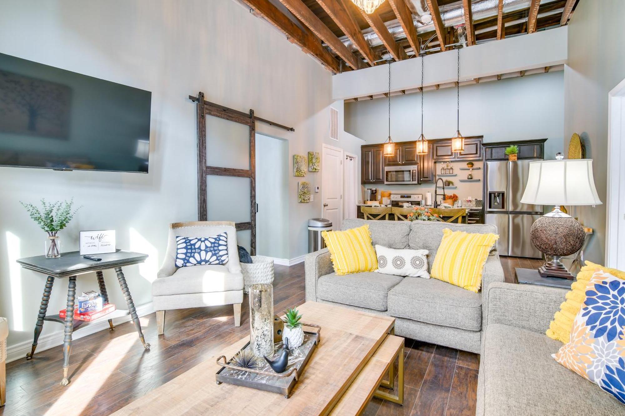 Dtwn Loft In The Heart Of Monett Pets Welcome! Buitenkant foto