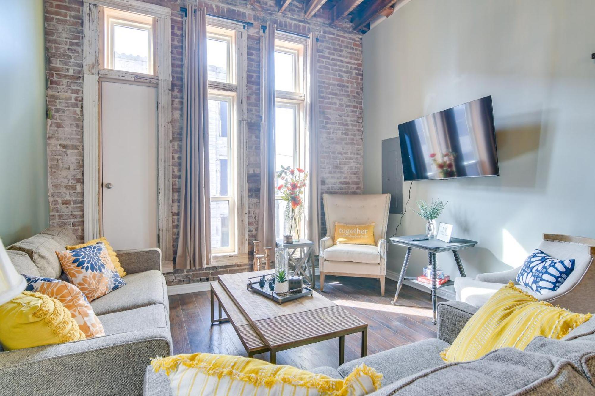 Dtwn Loft In The Heart Of Monett Pets Welcome! Buitenkant foto